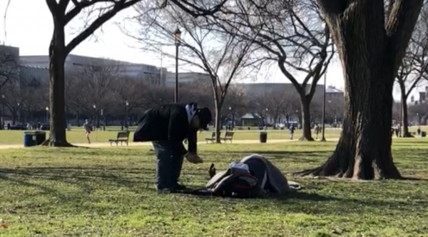 Richard helps a homeless man in DC